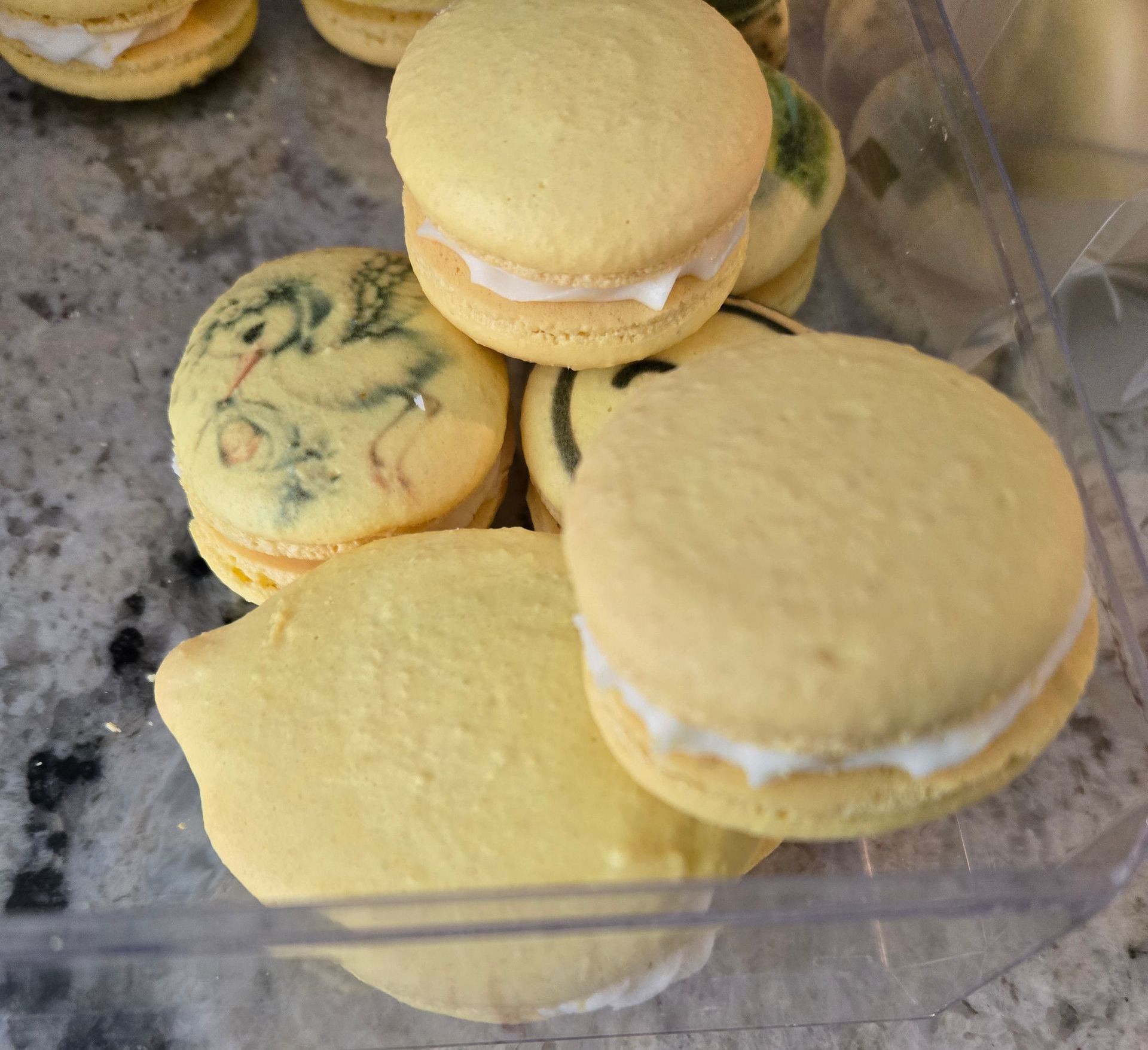 Zesty lemon Macarons