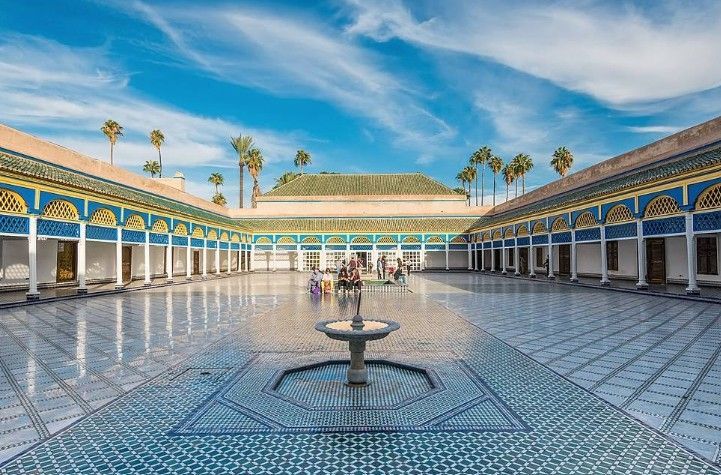 There is a fountain in the middle of the courtyard of a building.
