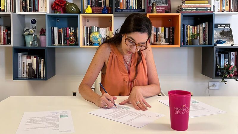 Lynn Zovighian signing the 30 dedicated letters