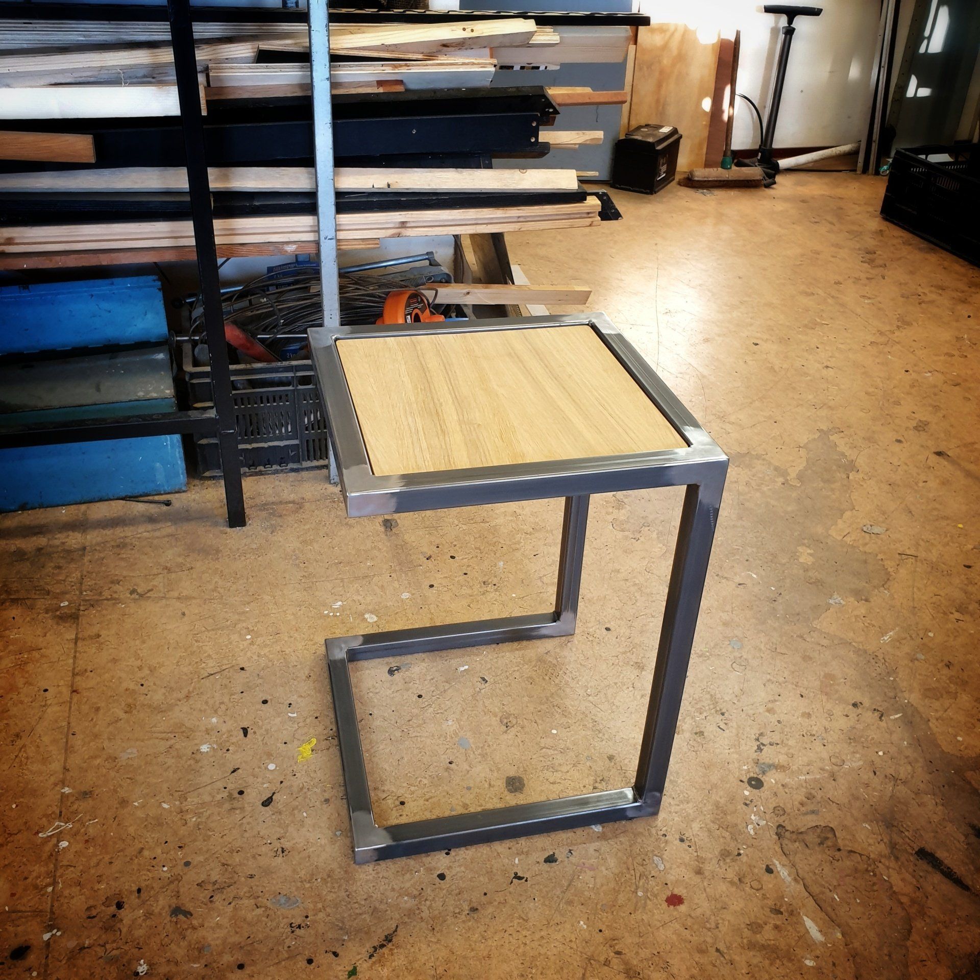 Bijzettafel in de werkplaats
