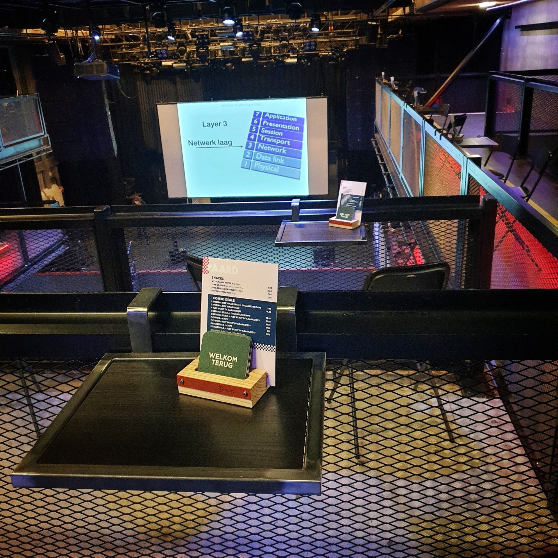 Klaptafel met muurbevestiging.