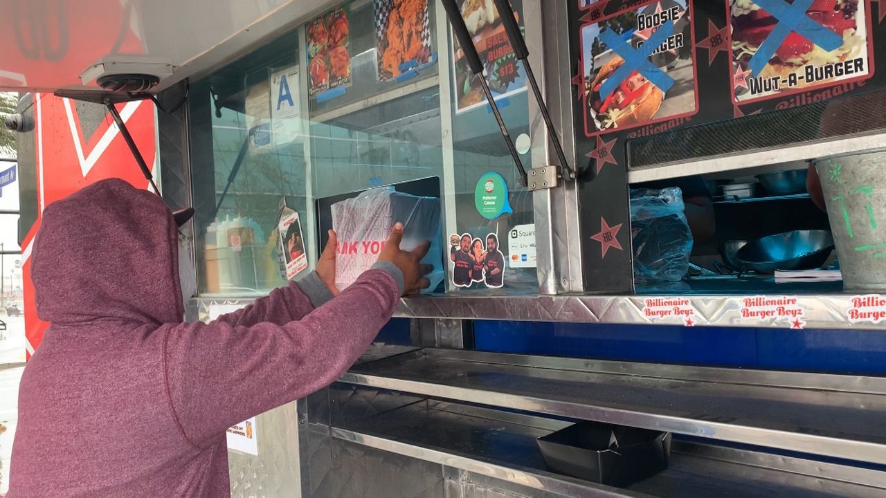 Pandemic Sees Some Food Trucks Thrive as Small Restau­rants Struggle