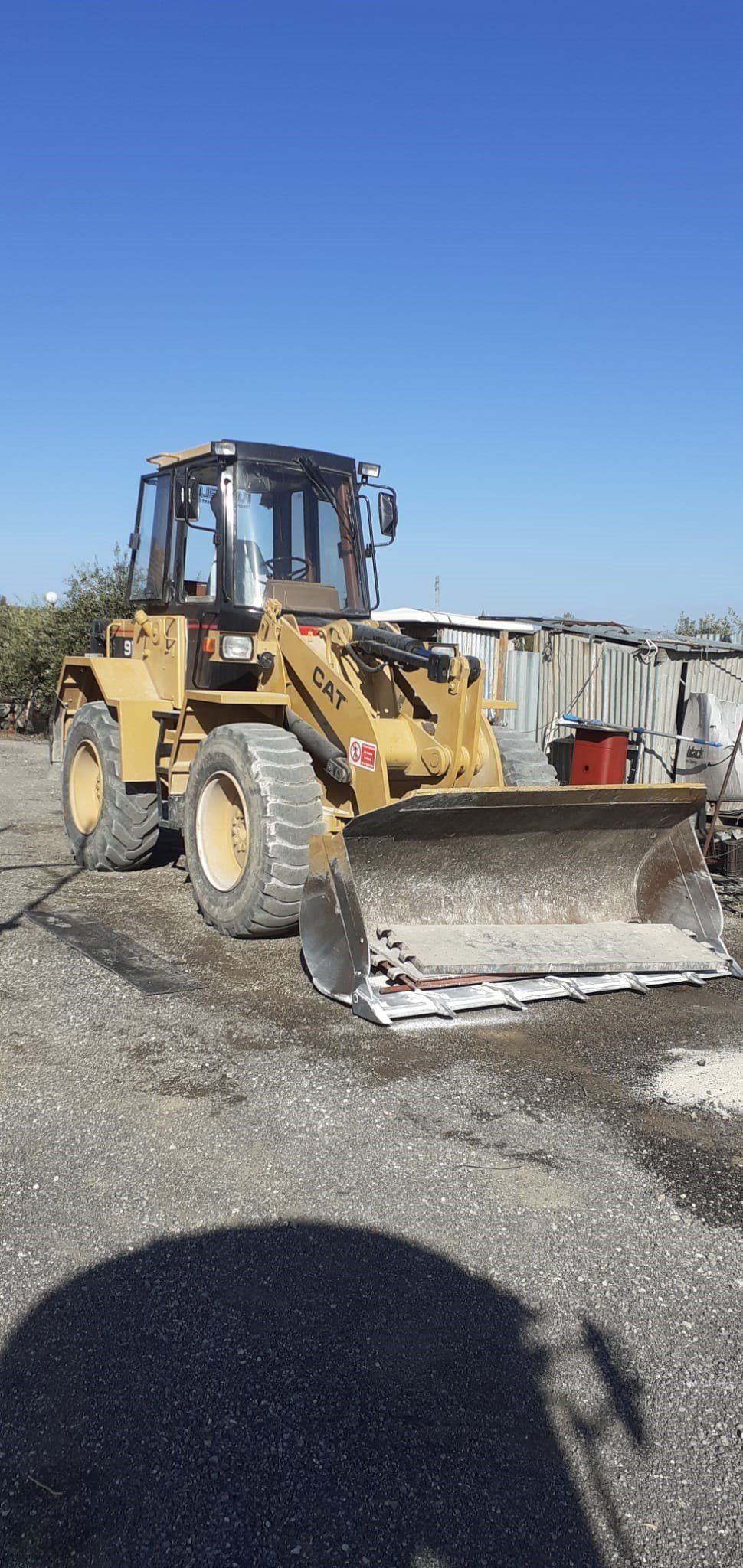 ruspa e scavatore a noleggio freddo