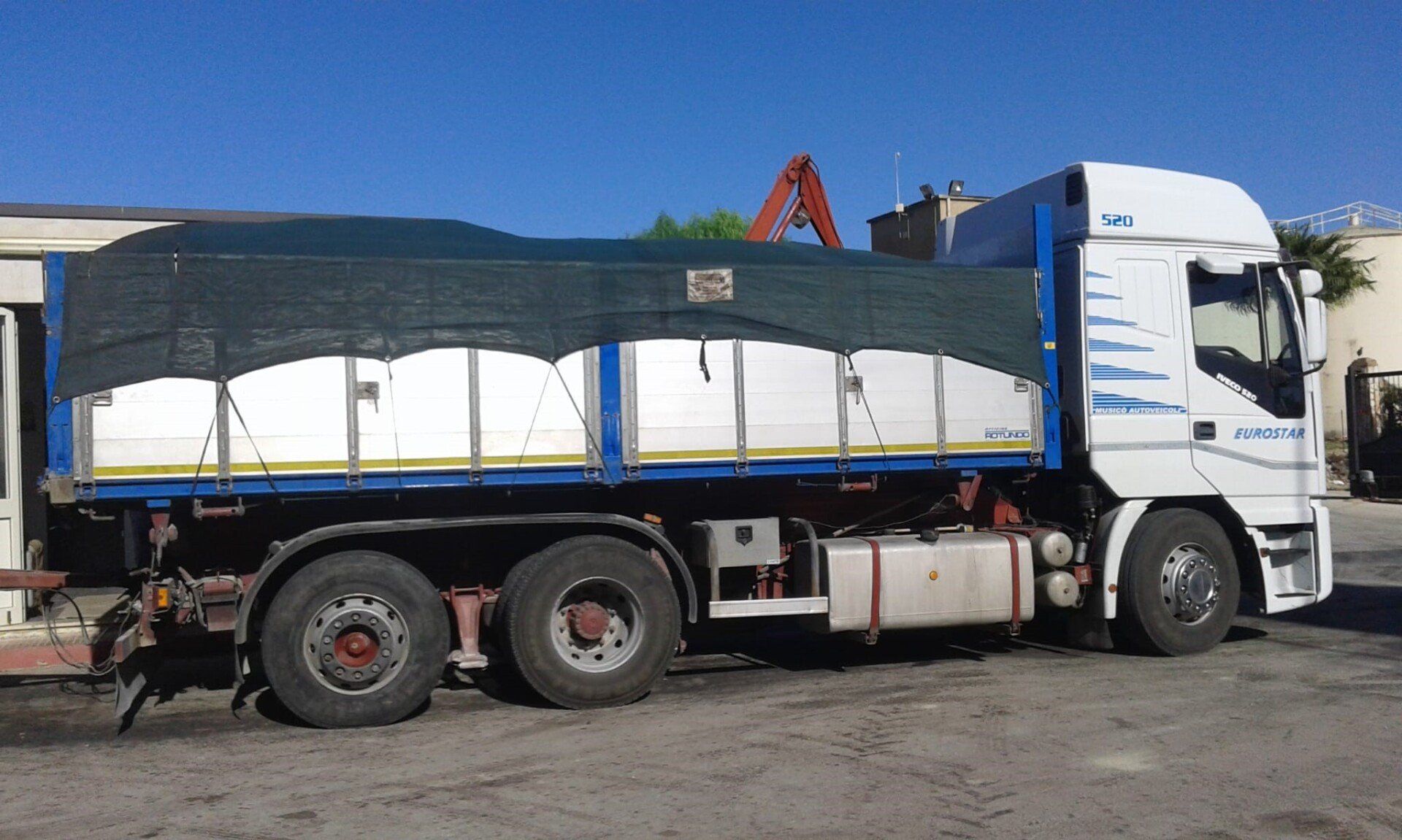 furgone telato per trasporto merci