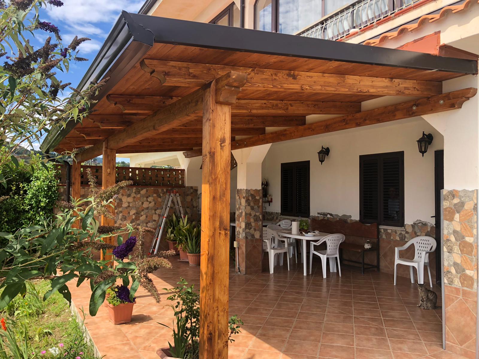 tettoia abitazione in legno lamellare