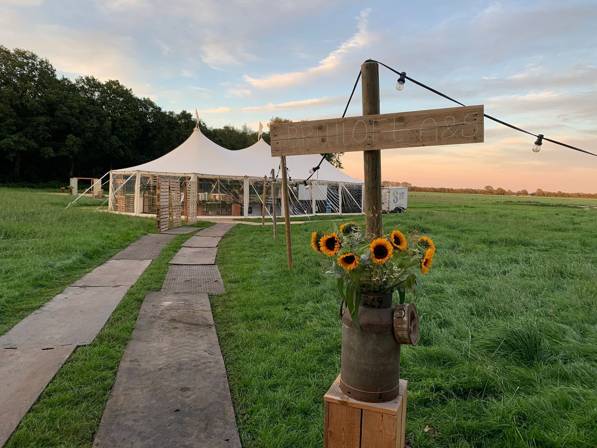 tent-buiten-diner