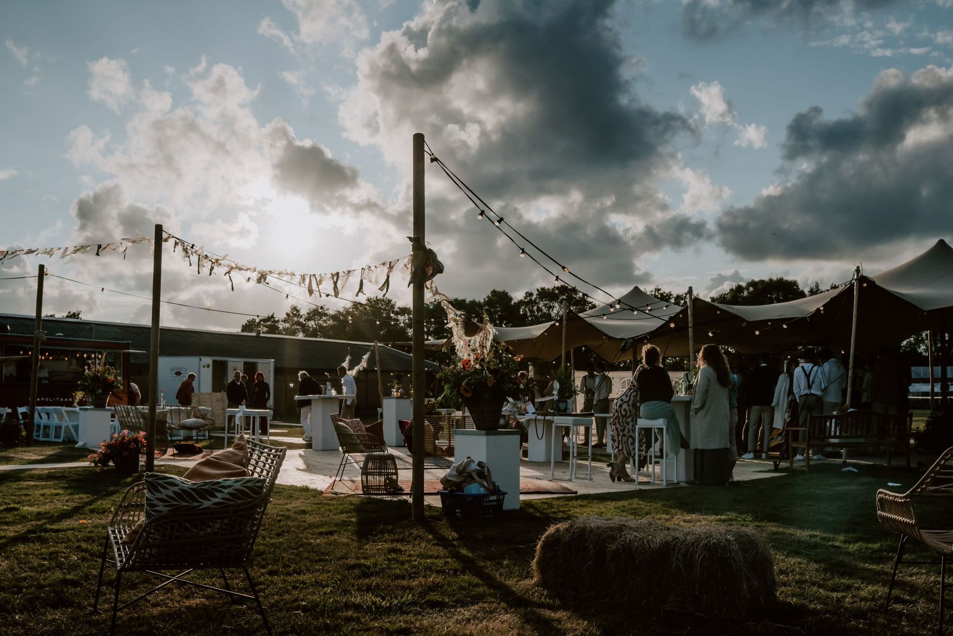 buiten-bruiloft-stretchtent