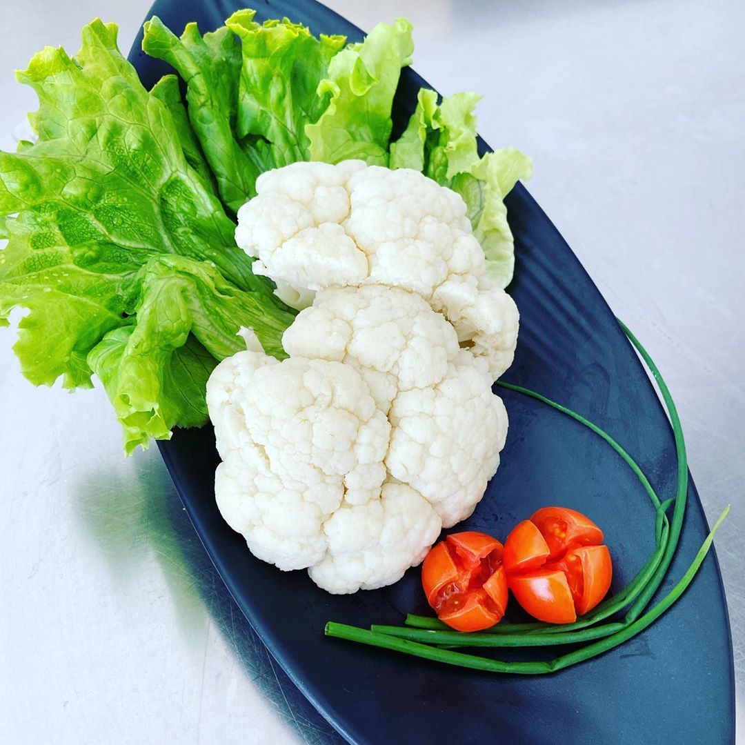 Cavolfiore lattuga e pomodori