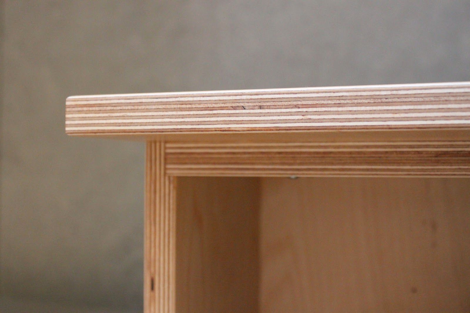 Birch plywood edge in furniture