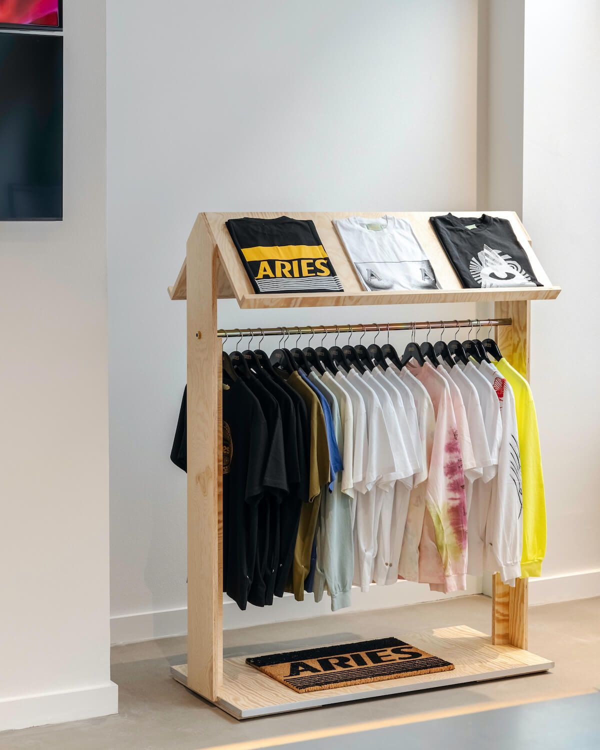 Pine Plywood for retail displays