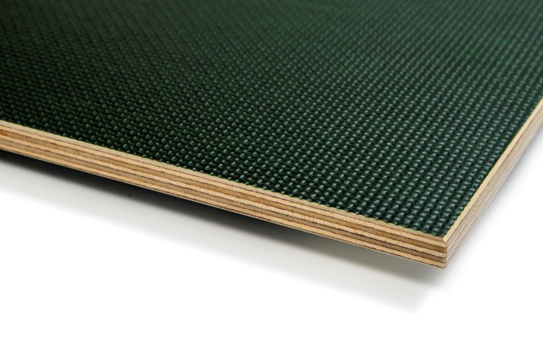 Smooth mesh plywood in green