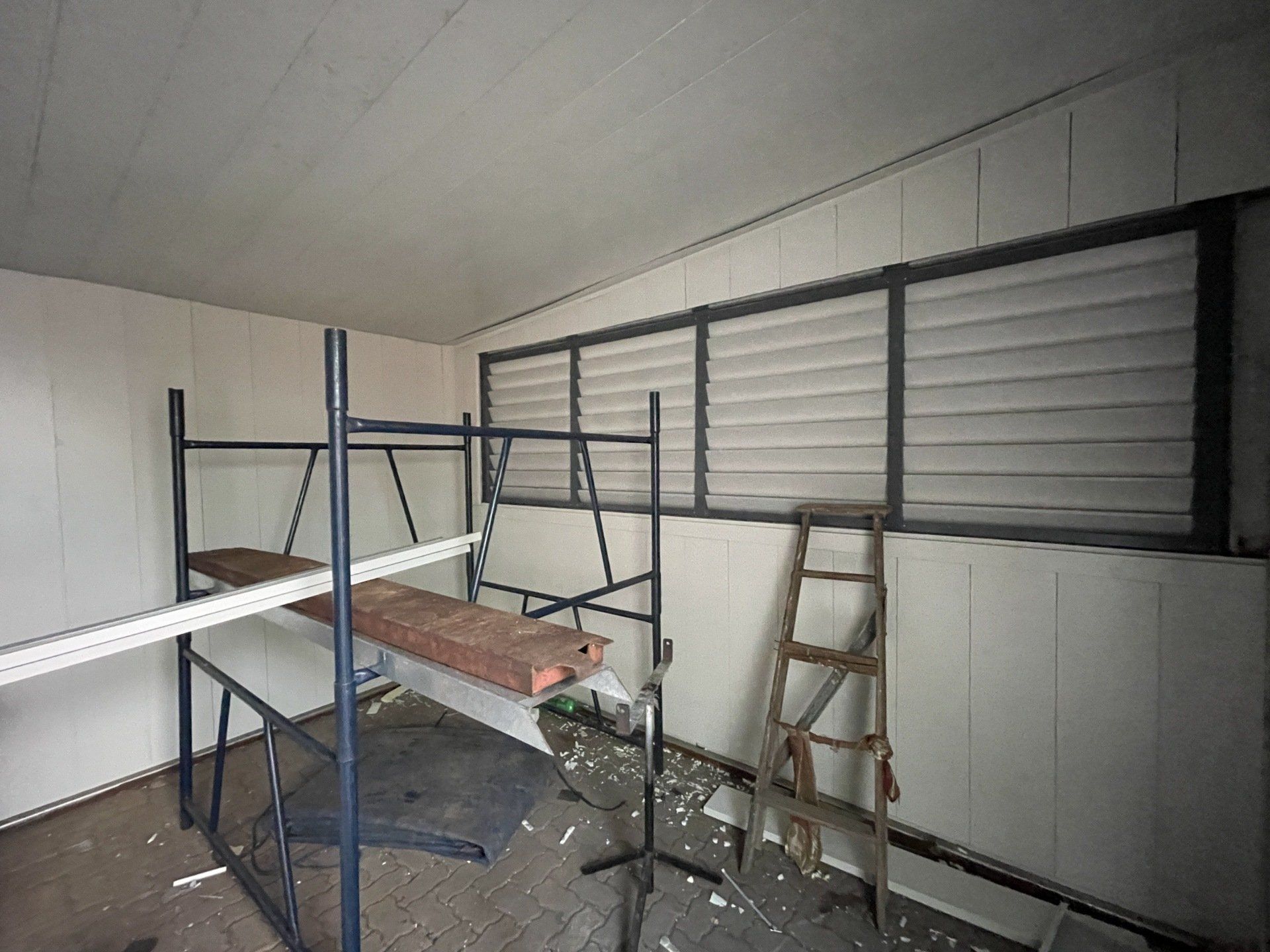 A room with scaffolding and a ladder in it