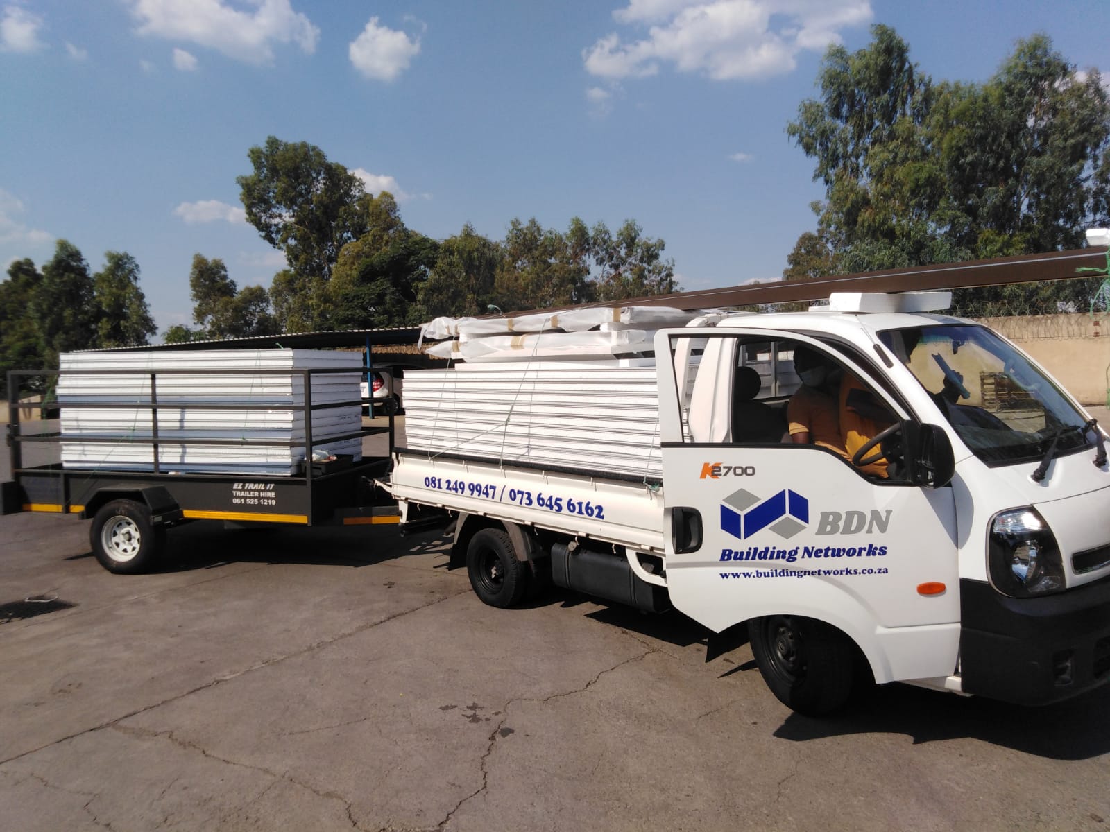 A white truck with the word bdn on the side