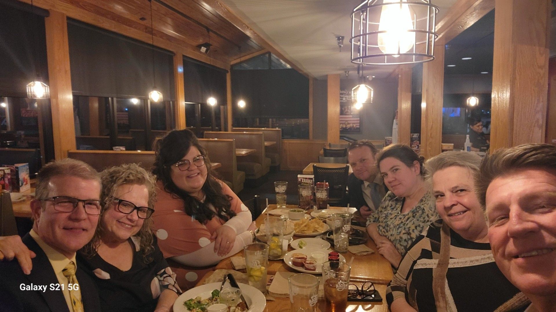 A group of people are sitting at a table in a restaurant.