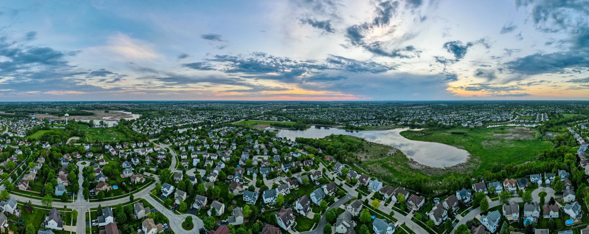 Aerial view of Chicagoland area neighborhoods