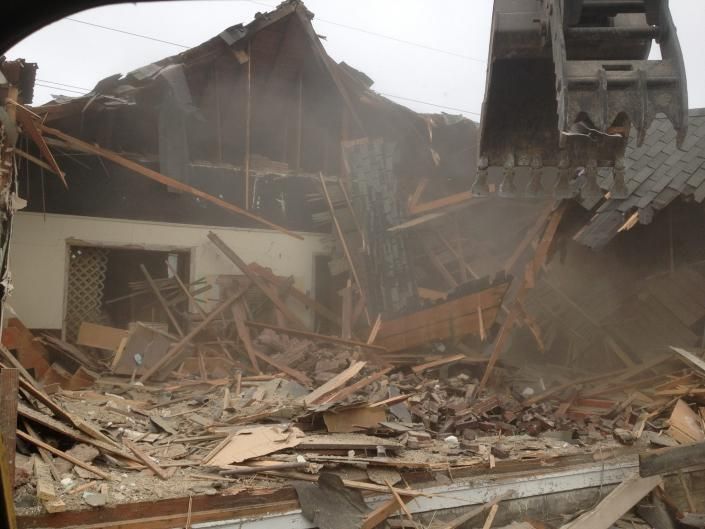 We are working to demolition this house and clear it from the lot.
