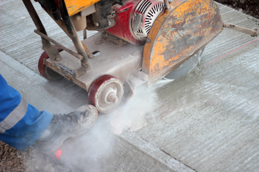 concrete cutting with power saw