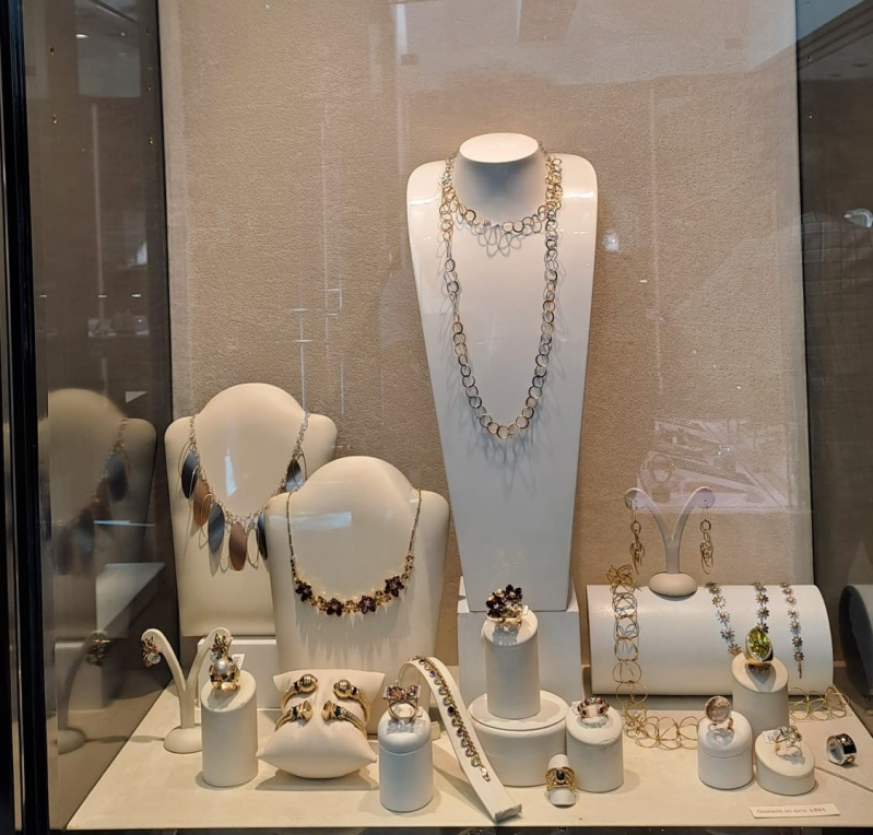 vetrina gioielleria