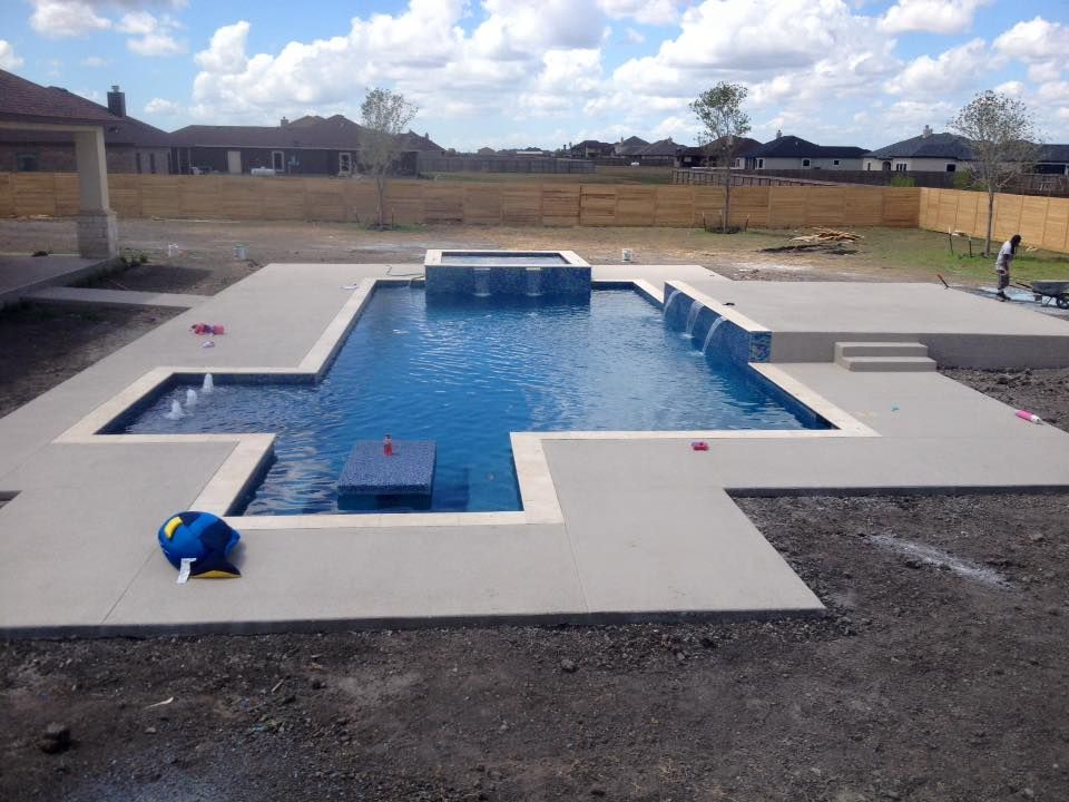 Pool in Wide Property — Agua Dulce, TX — Paradise Pools