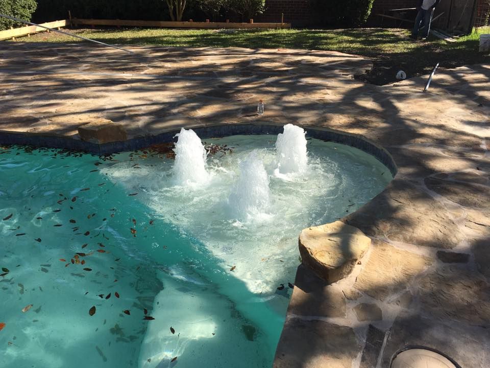 Elegant Pool Feature — Agua Dulce, TX — Paradise Pools