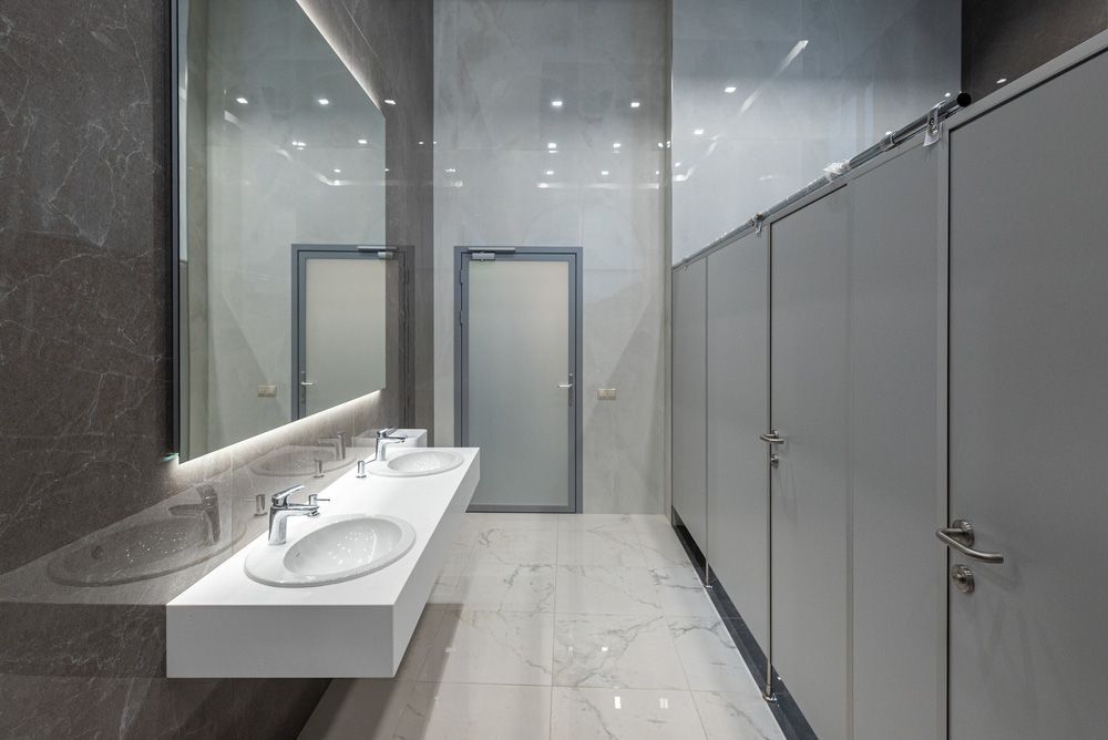 Efficiently Clean Bathroom Sinks in Cubicles — IPCO Cleaners