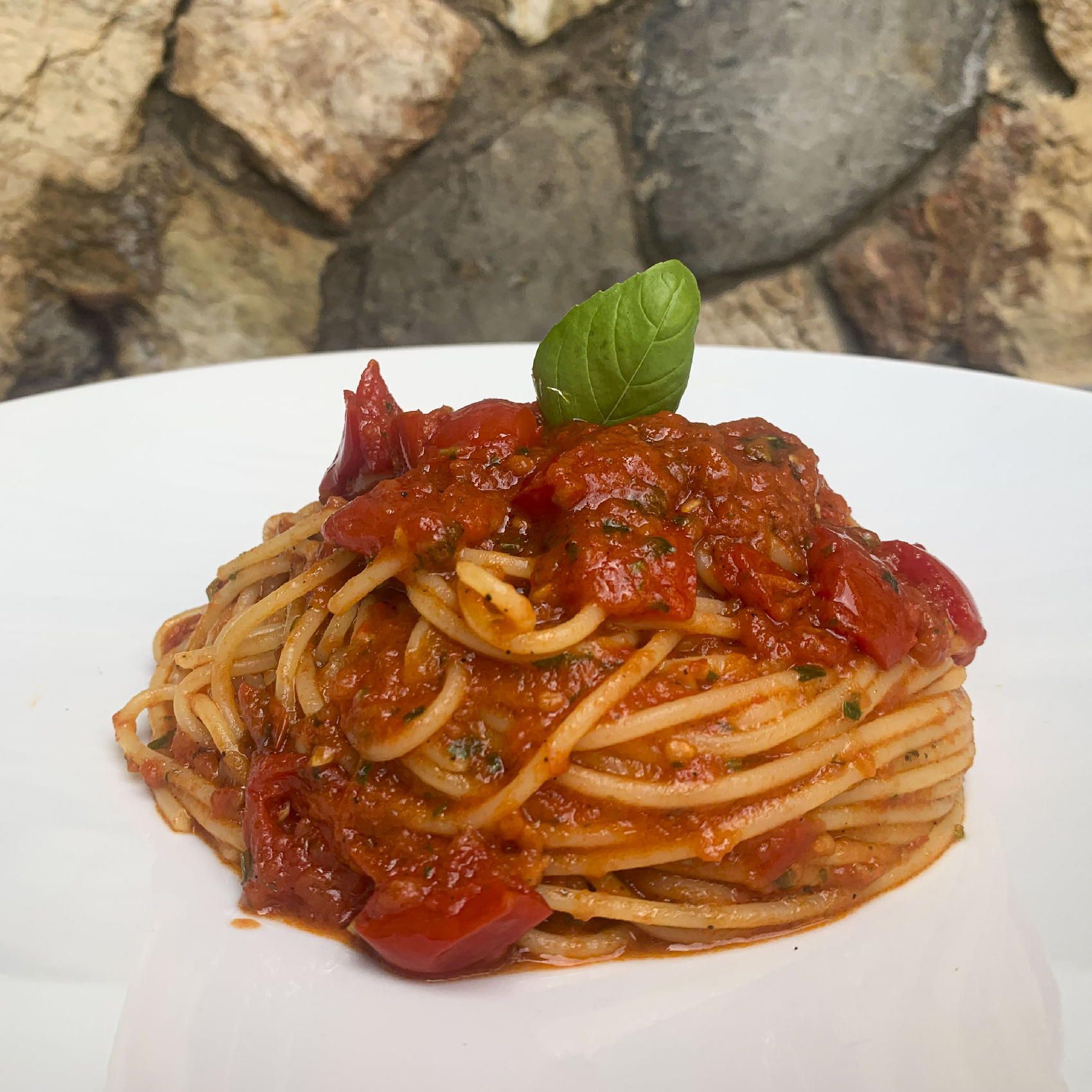 spaghetti and tomato sauce