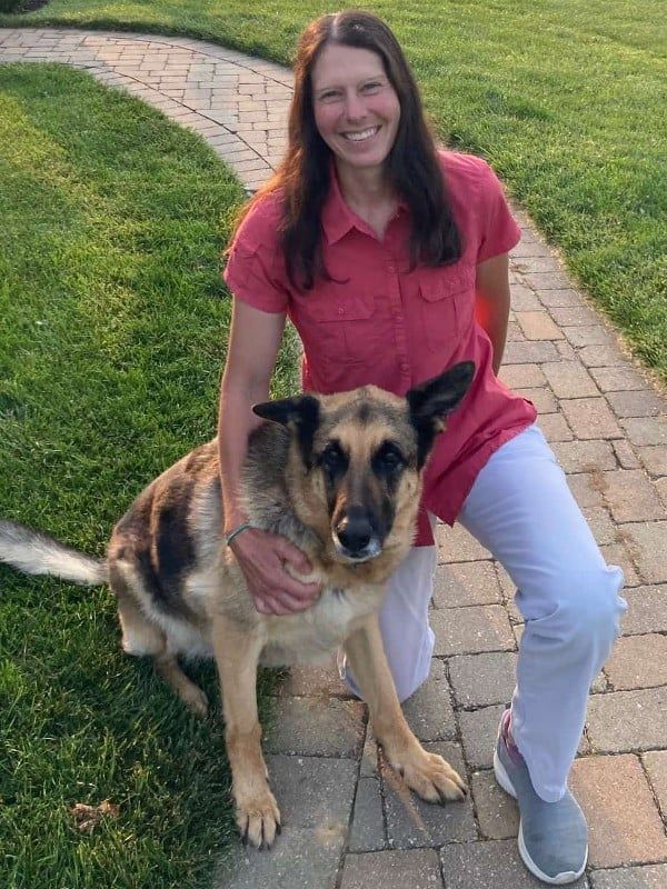 Dr Nicole Waidelich with dog