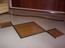 Pavimento in marmo decorato con mosaico