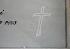 Personalizzazione di una lapide in marmo