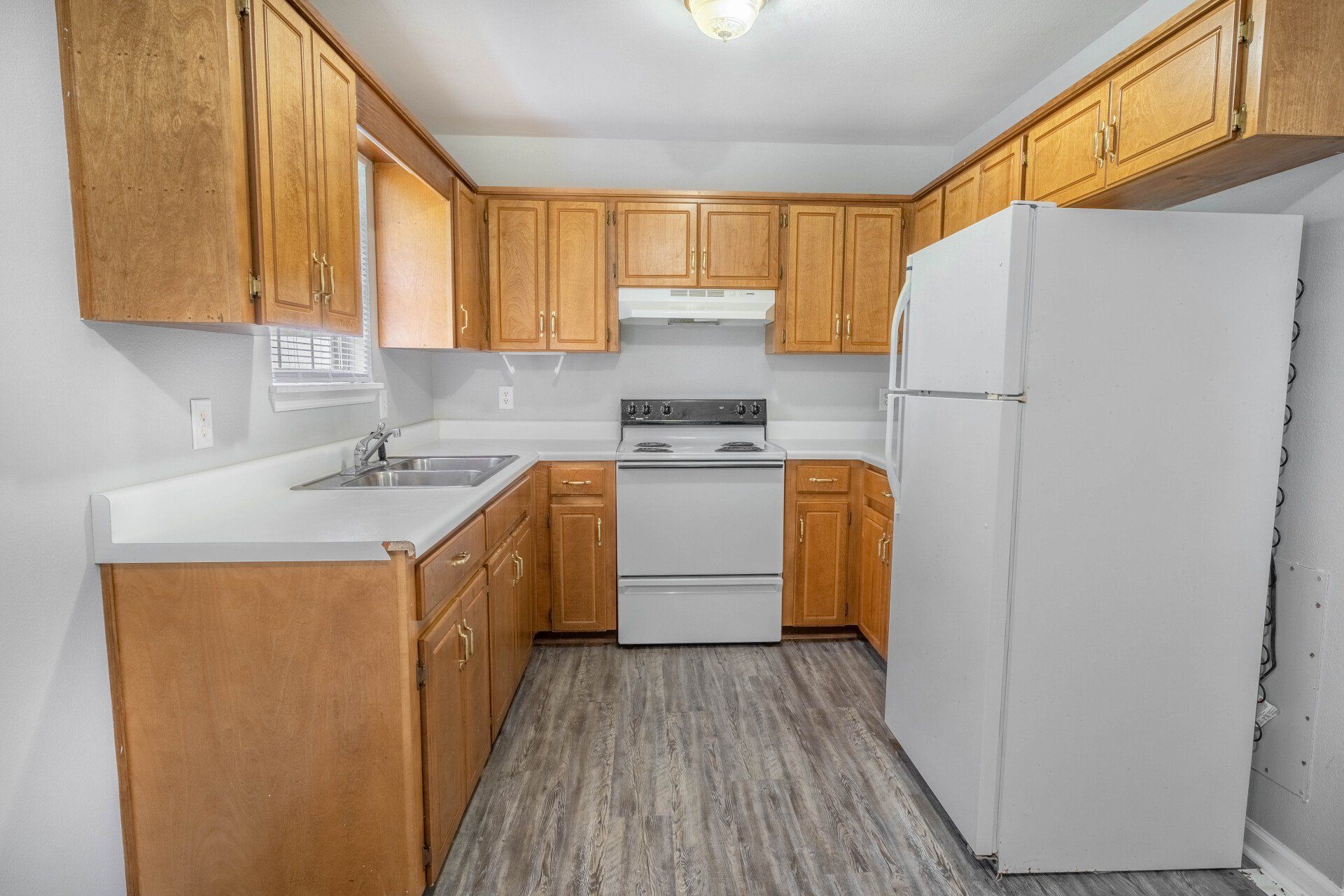 Eagle Pointe Apartments kitchen