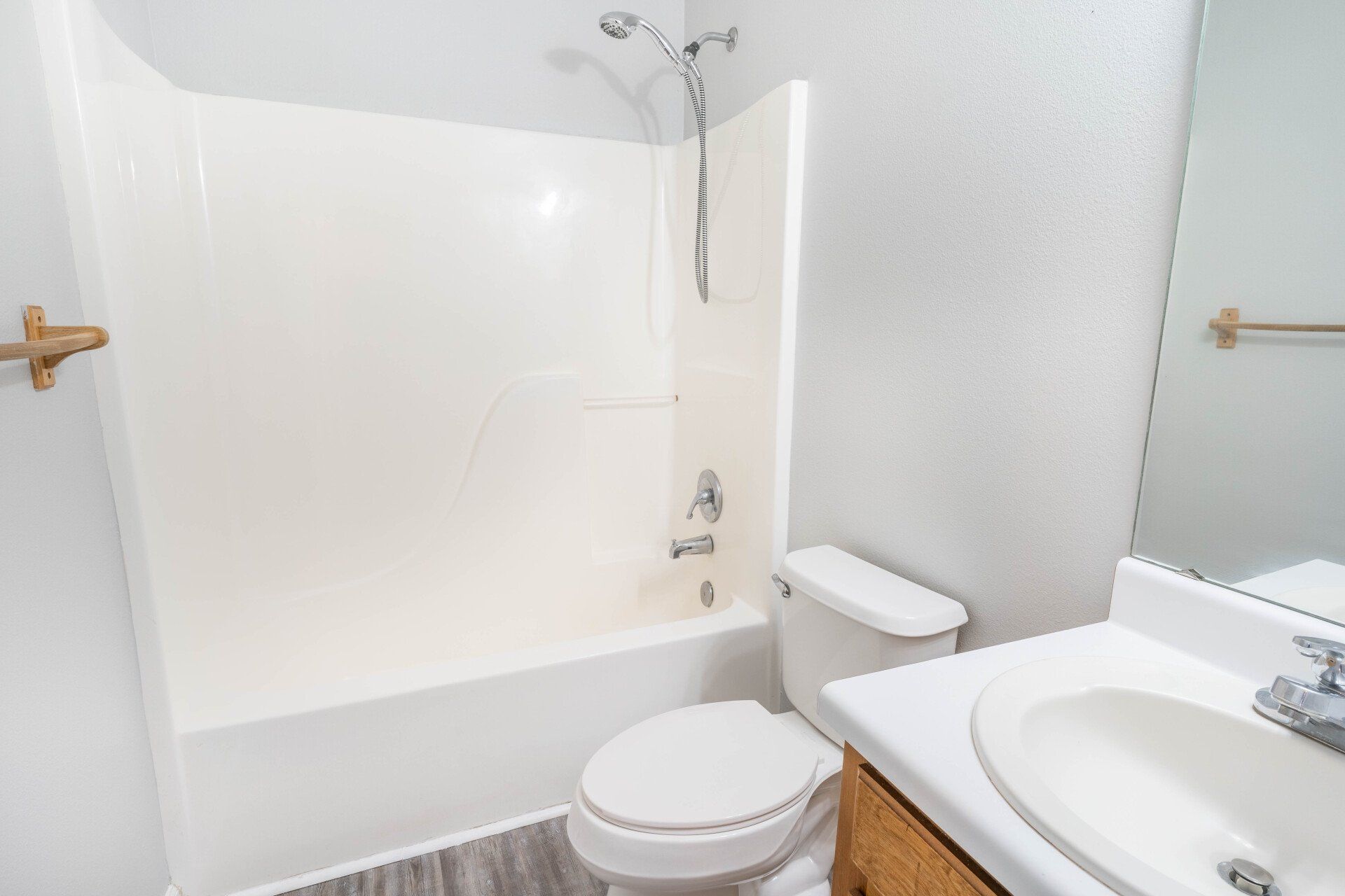 Eagle Pointe Apartments bathroom