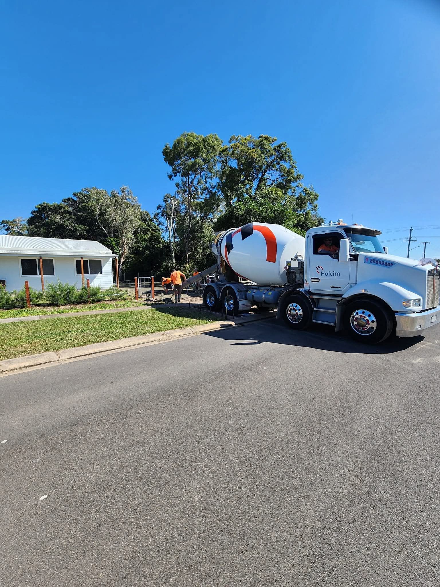Driveway pour with the help of one of our most trusted supply partners, Holcim Concrete Bundaberg.