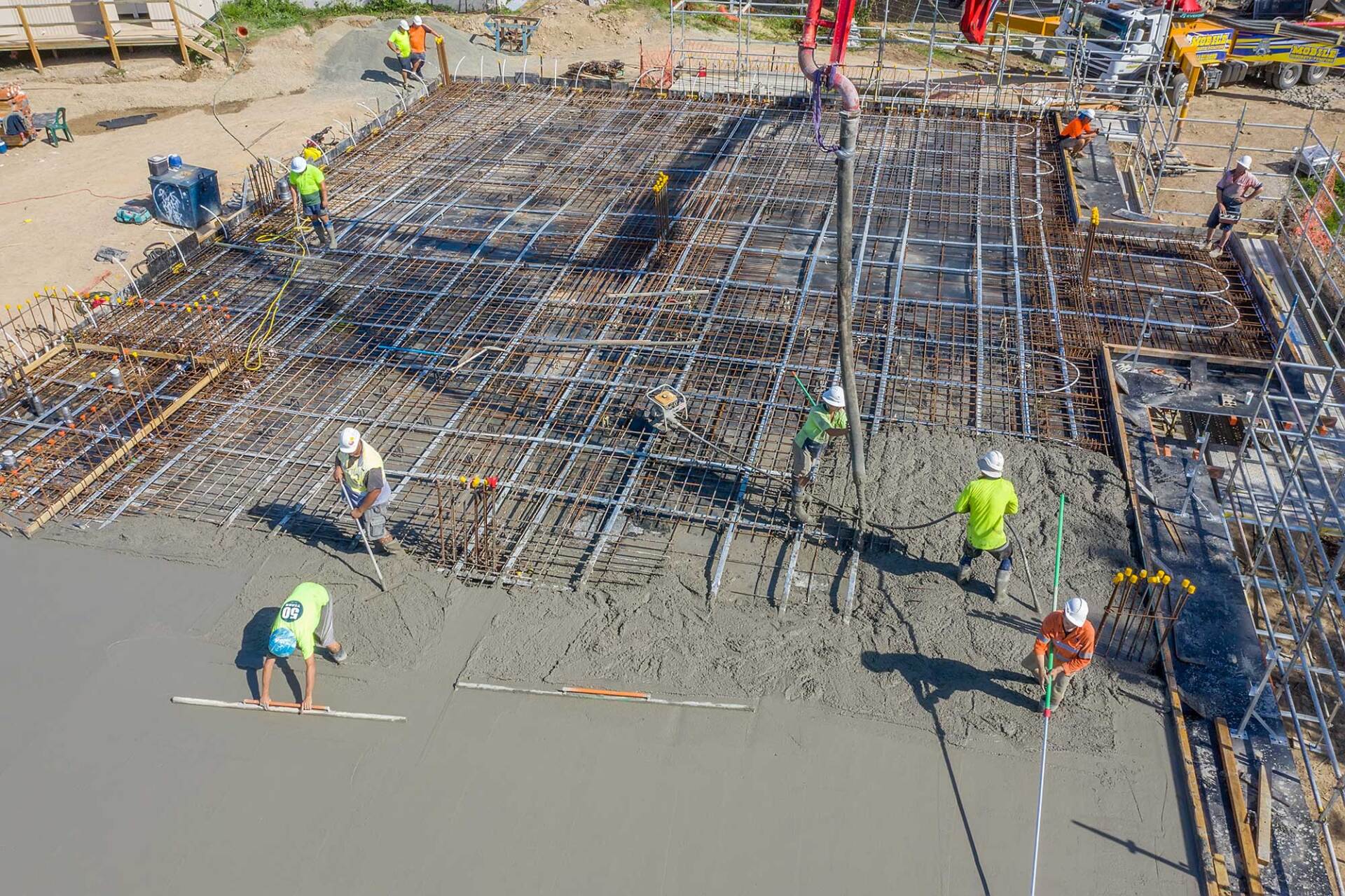 Commercial pour with integrated floor heating