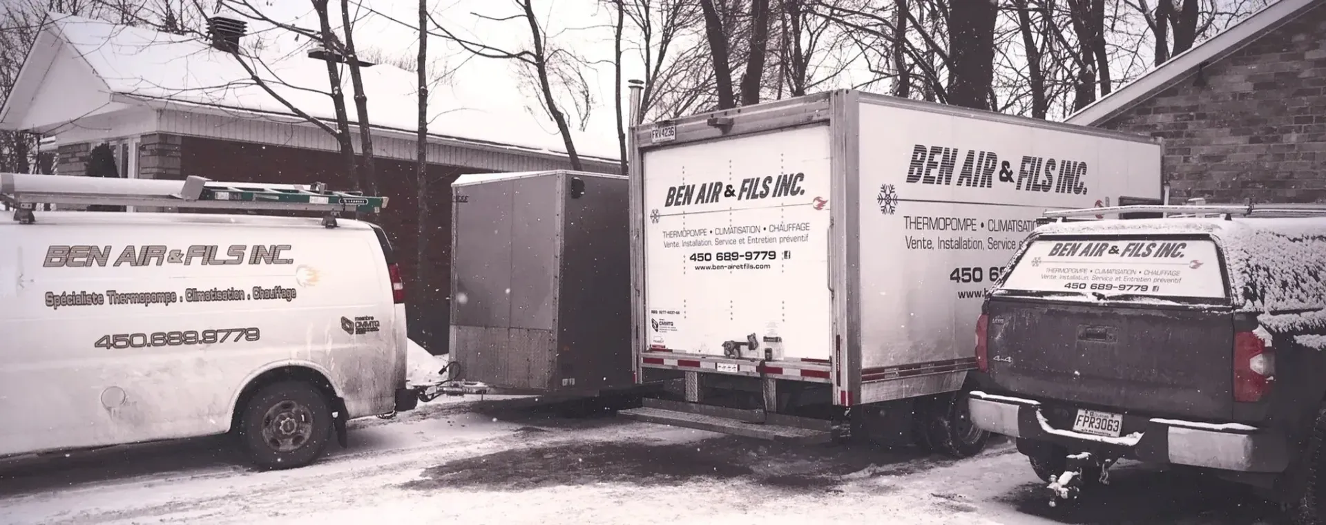 Une photo en noir et blanc d'une entreprise de déménagement