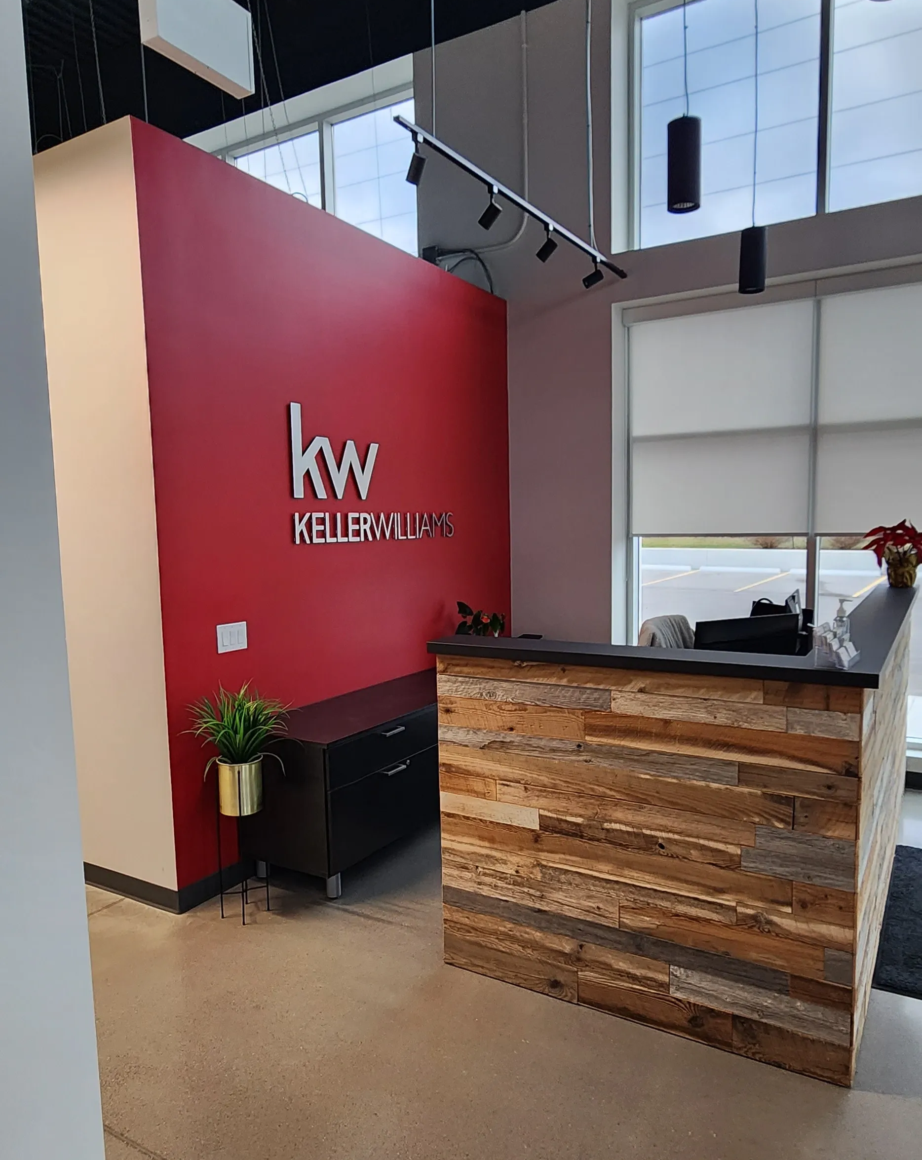 Hamilton’s Trusted Commercial Painters; Image of commercial business getting painted by Peninsula Painting