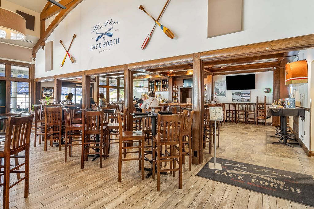 A large room with tables and chairs in a restaurant.
