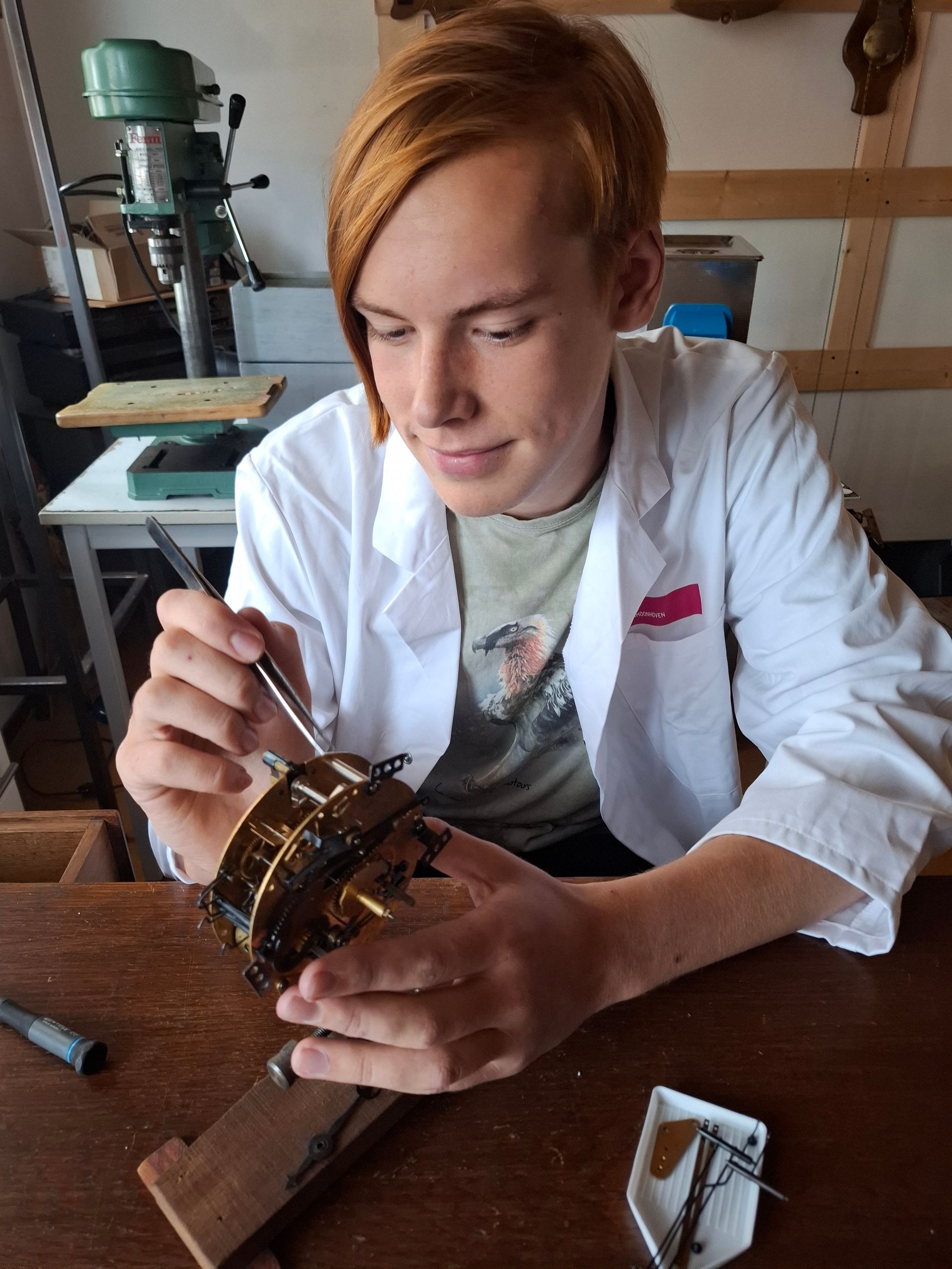 de reparatie van een klok