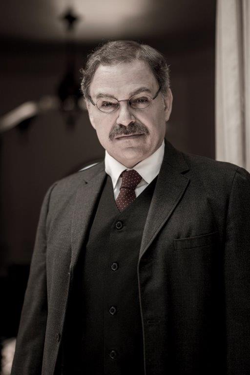 Actor Phil Johnson as President T. Roosevelt facing the crowd.