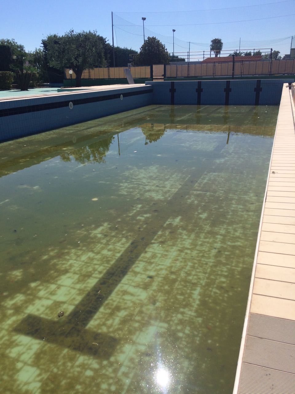 intervento di pulizia piscina