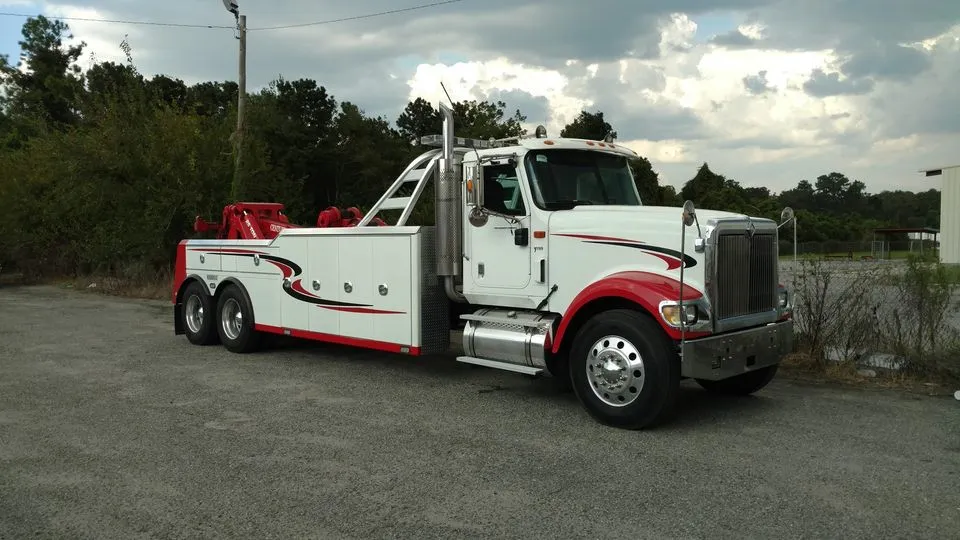 White Service Tow Truck — Valdosta, GA — GT’s Wrecker Service