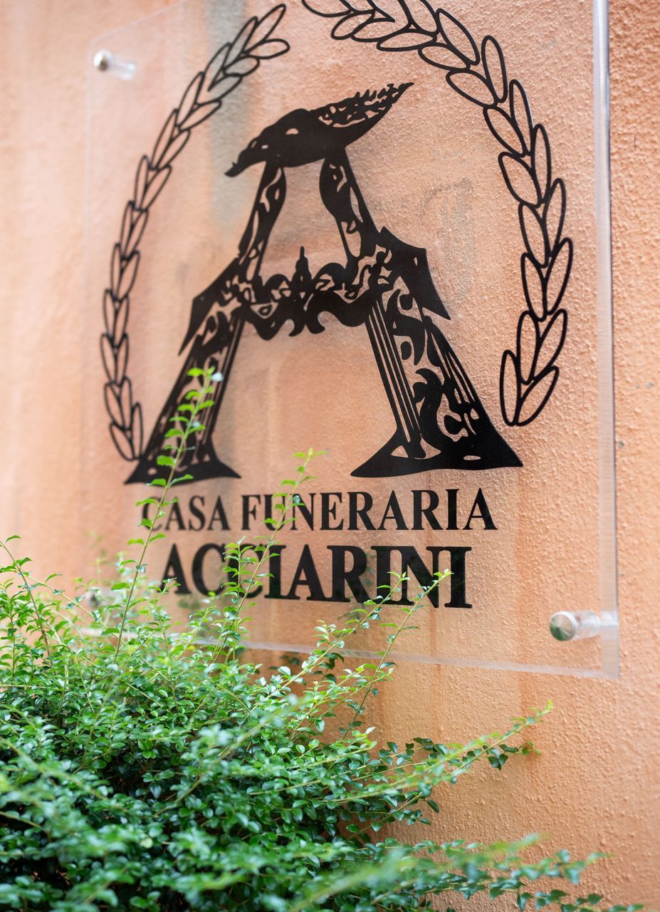 insegna della casa funeraria