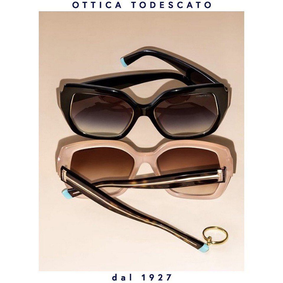 Occhiali da sole neri e rosa