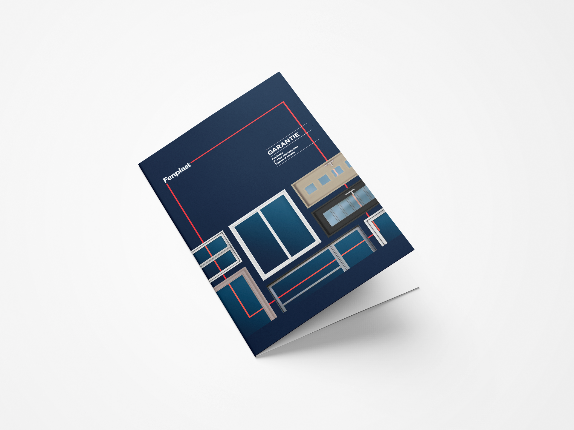 Maquette de brochure en bleu marine avec des formes géométriques et un contour rouge, incliné sur un fond blanc.