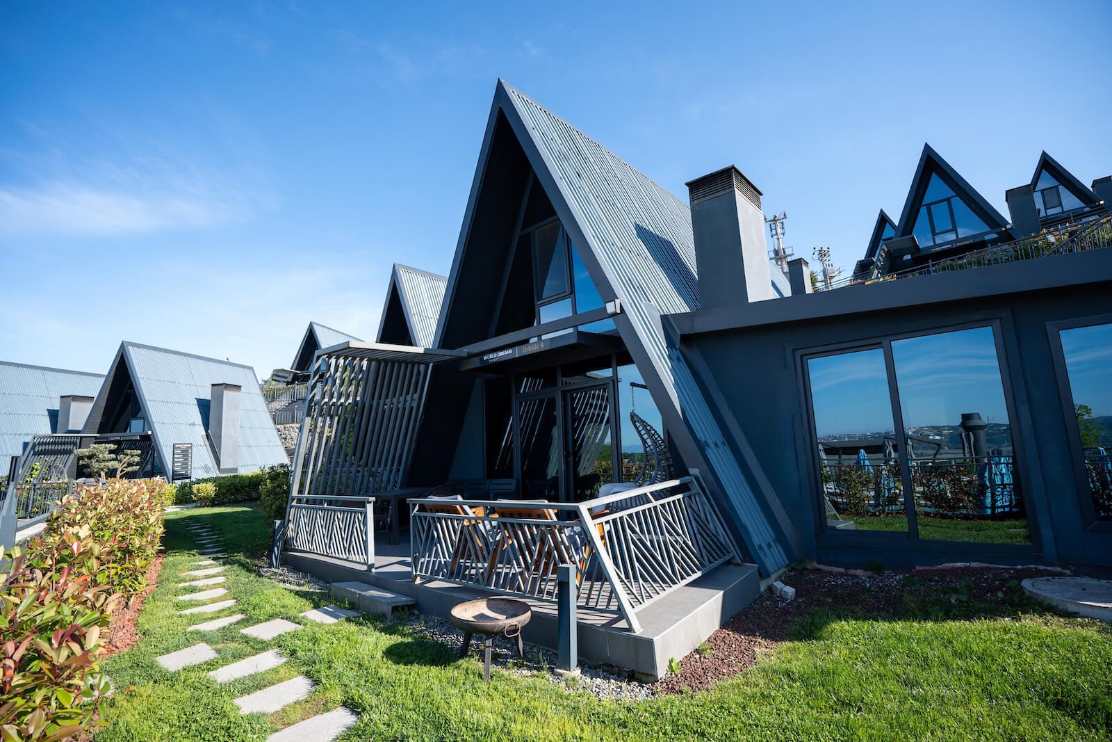 World Dreams Forest Bungalov