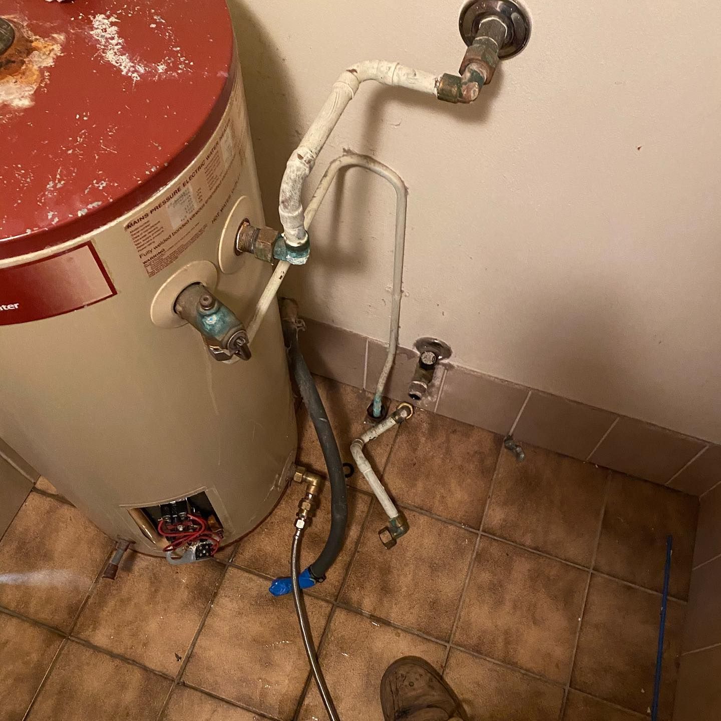 Plumber repairs hot water system - Plumber in Port Stephens