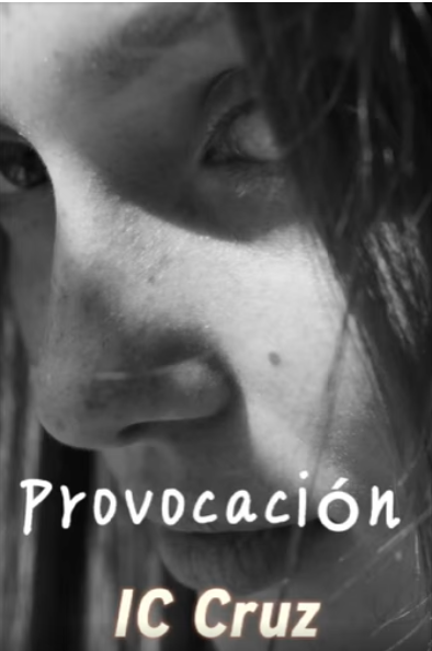 Primer plano en blanco y negro del rostro de una persona. La imagen muestra las palabras 