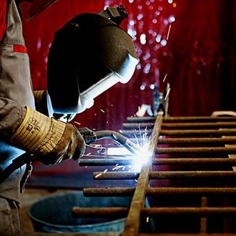 HERRERÍA, PUERTAS AUTOMÁTICAS Y CORTINAS DE ACERO IRON MC - HERREROS PROFESIONALES