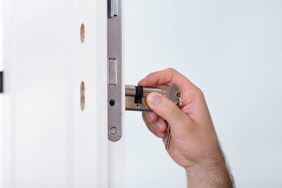 sostituzione cilindro serratura porta