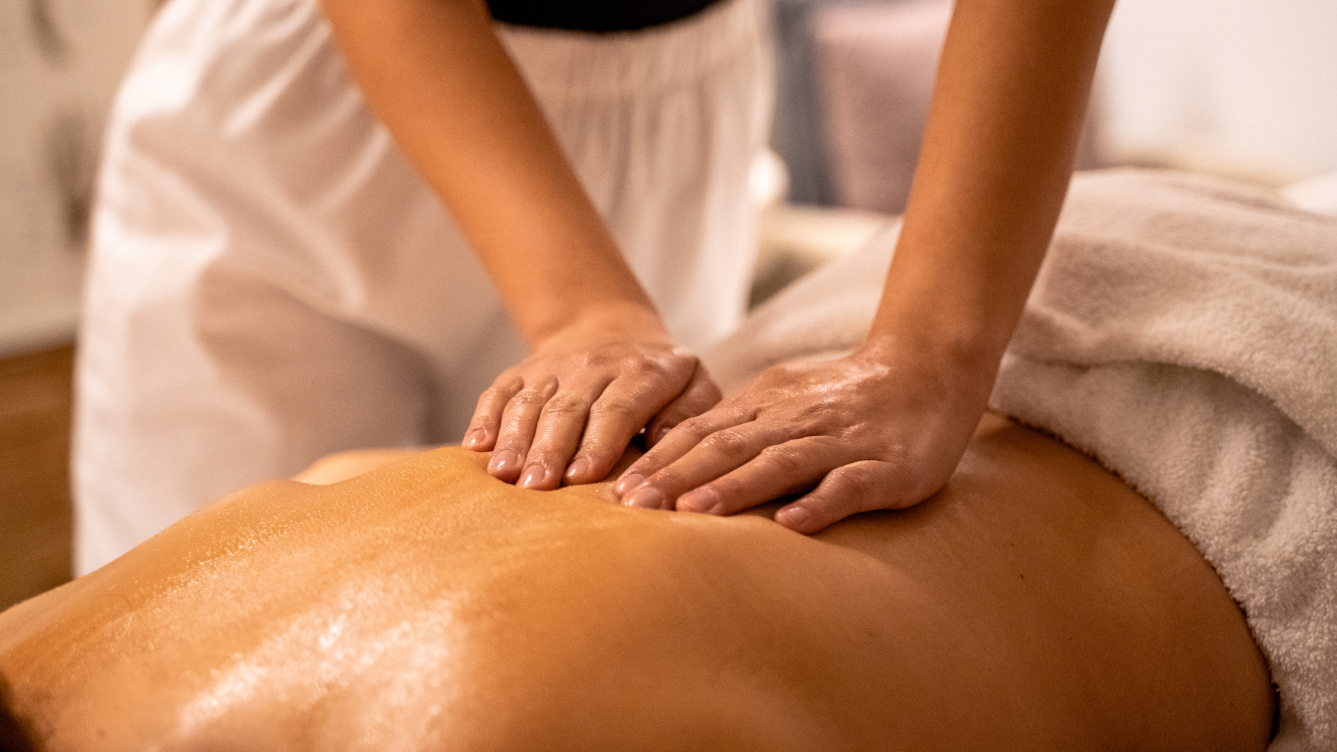 A woman is giving a man a massage in a spa.