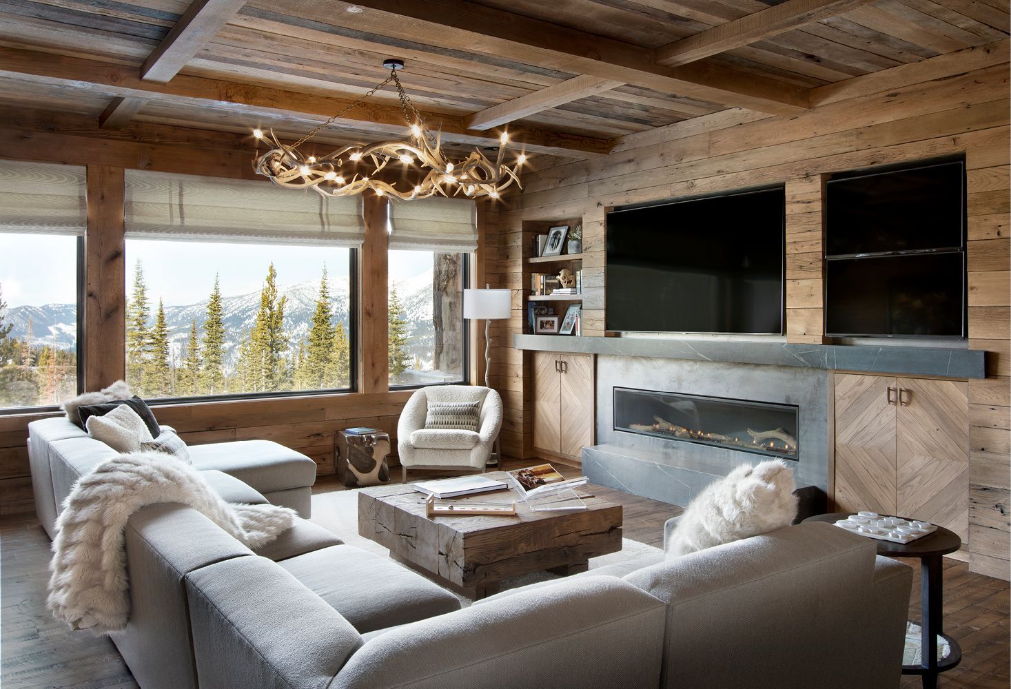 A living room filled with furniture and a fireplace.